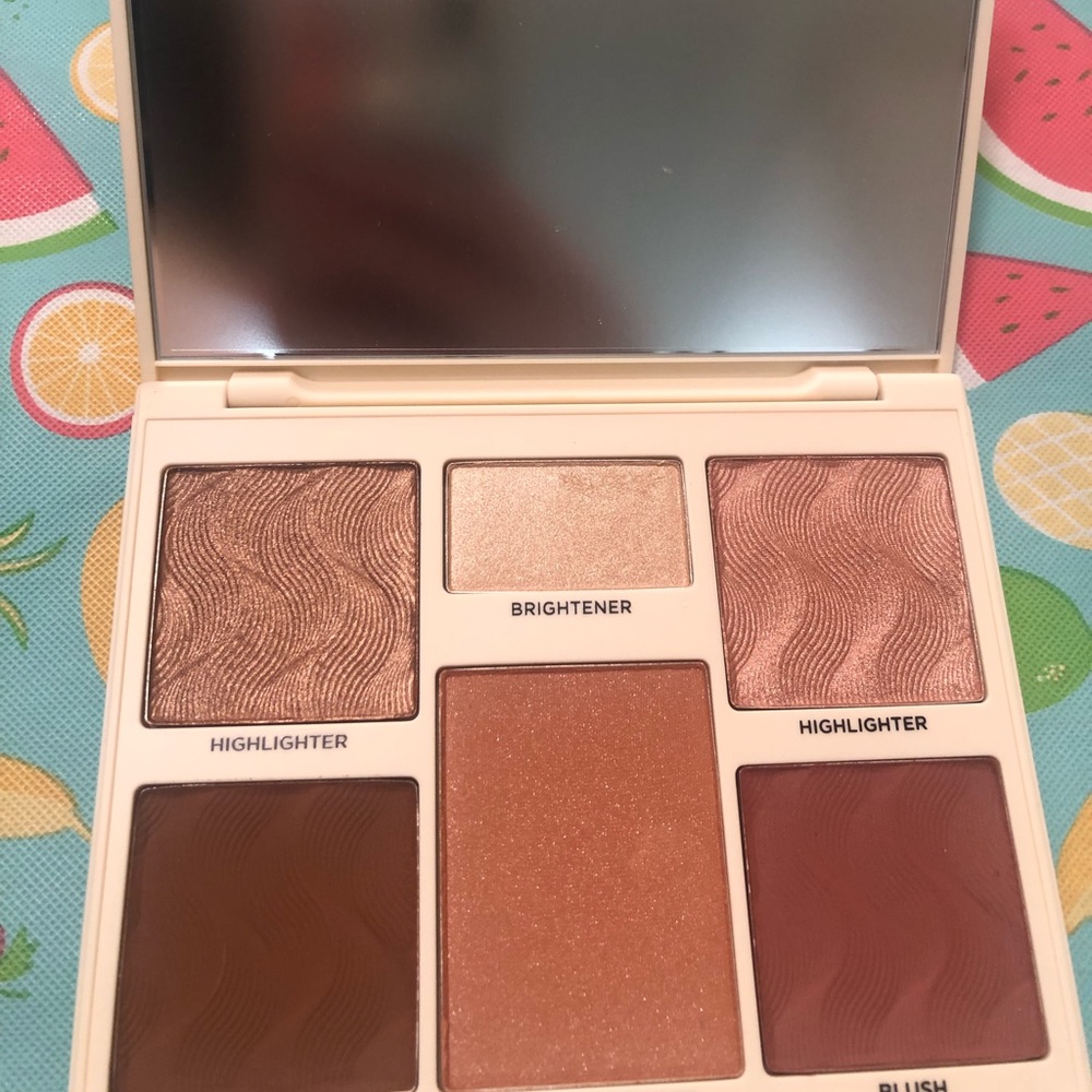 Cover FX Perfector Face Palette in Medium/Deep - Picture 2 of 3